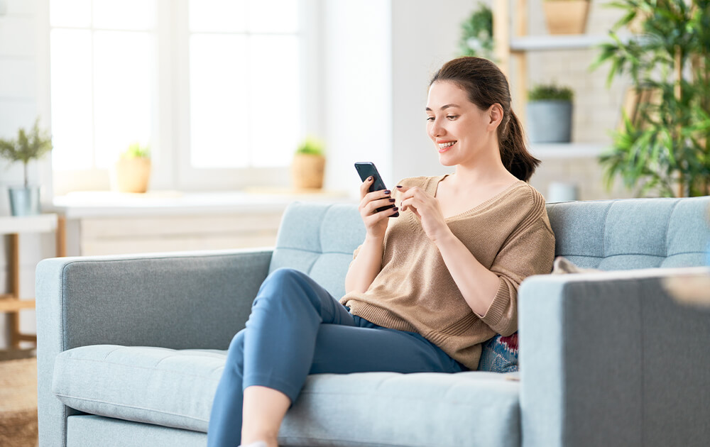 woman applying for 300 loan